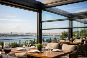 Restoran Terasında Giyotin Cam Uygulaması